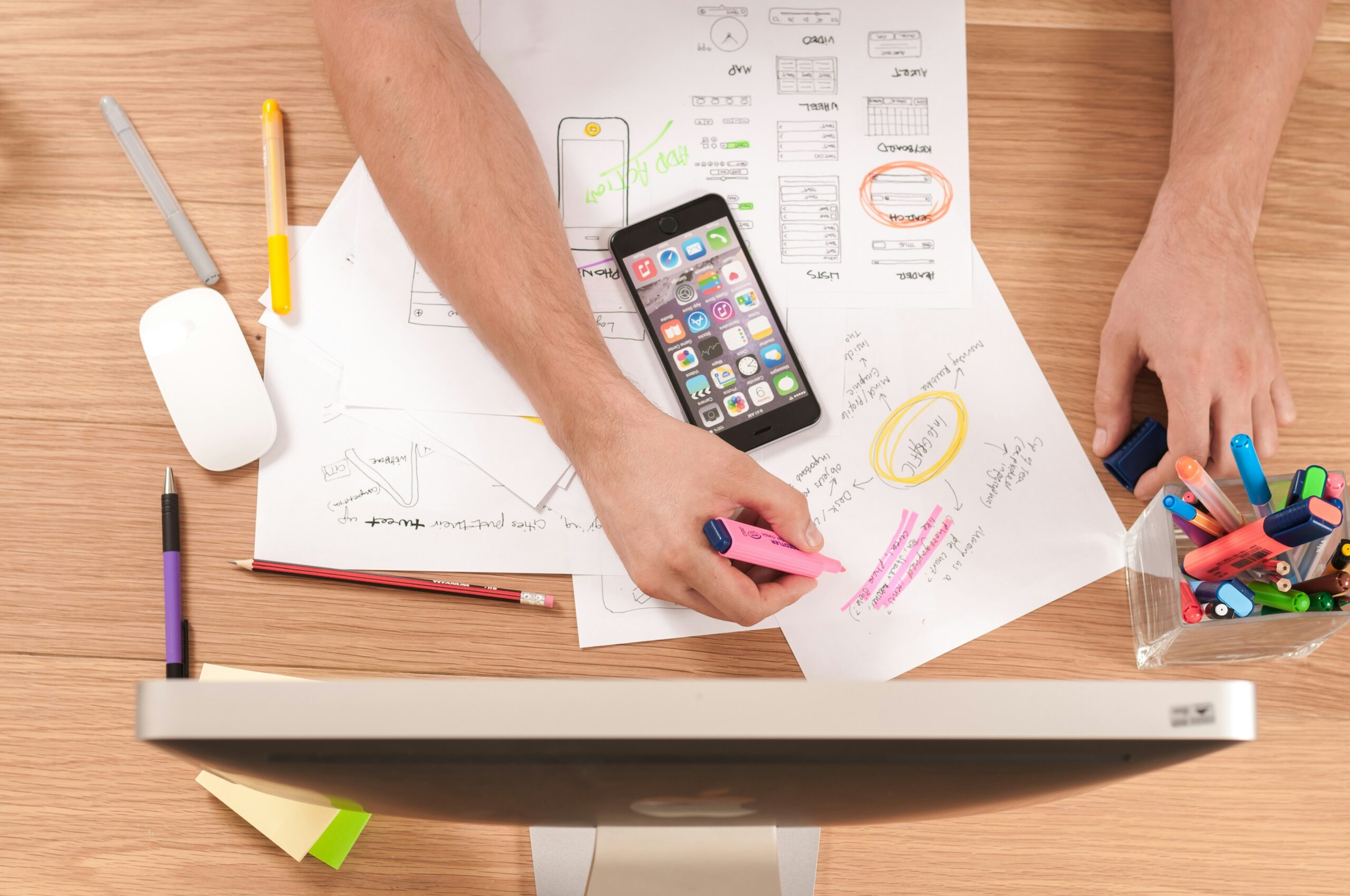 Personas aprendiendo email marketing